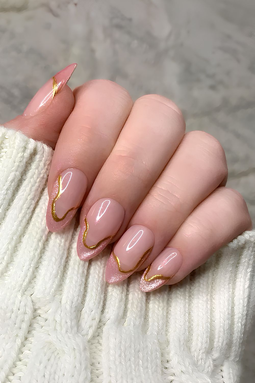 Abstrakte rosa Cat-Eye-French-Nägel