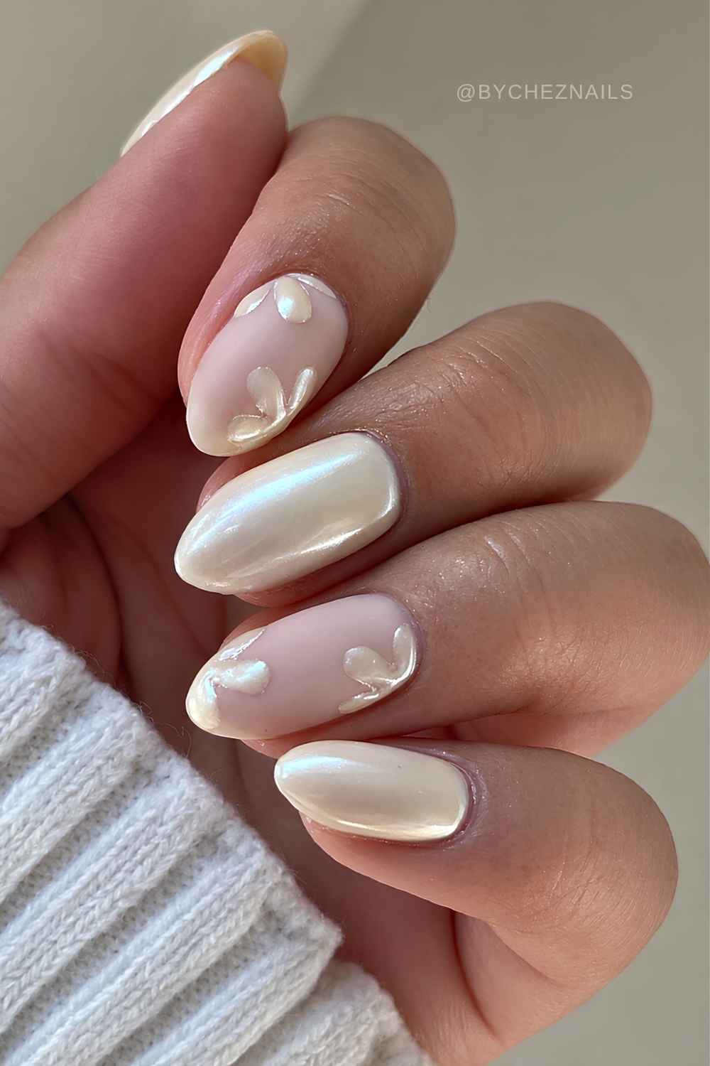 Glasierte Vanille Naegel mit Blumen