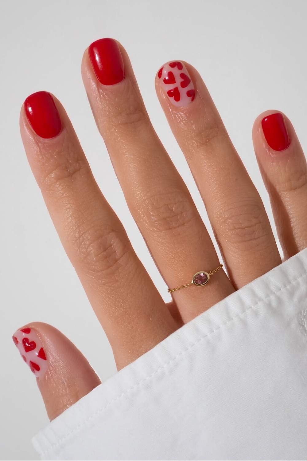 Kurze Valentinstag Manikuere in Rot