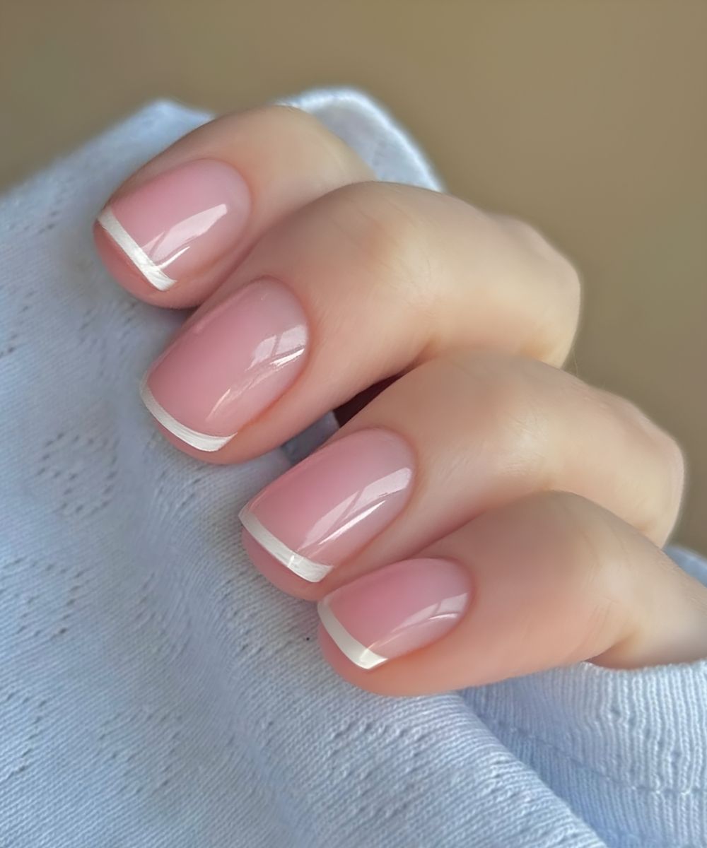 Kurze weisse French auf Glow Base