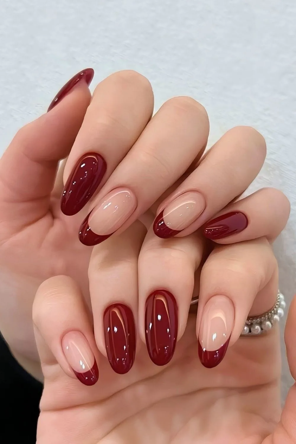 Mix aus Uni- und French-Spitzen in Maroon