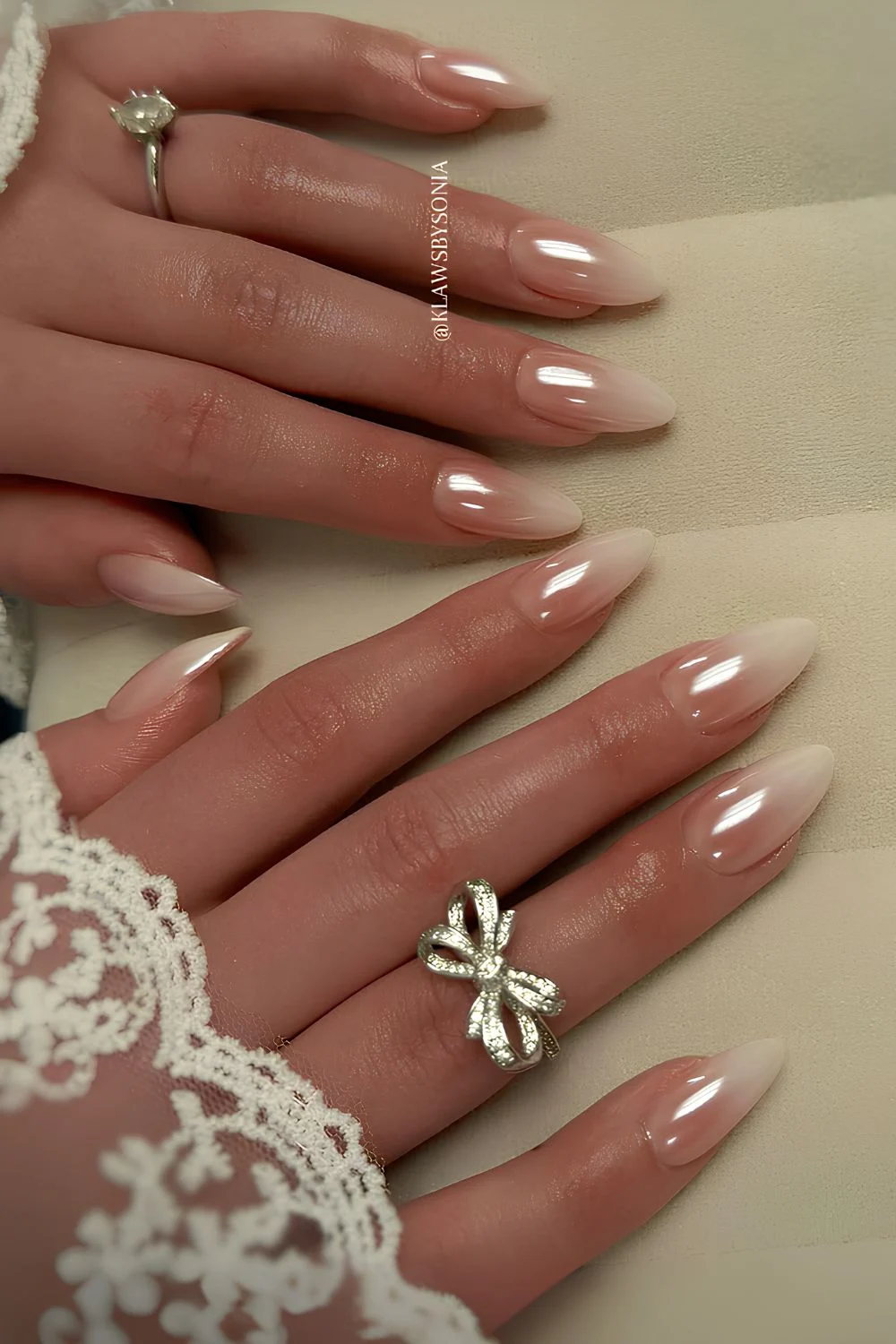 Ombre-Vanilla-Nägel mit Chrome-Finish
