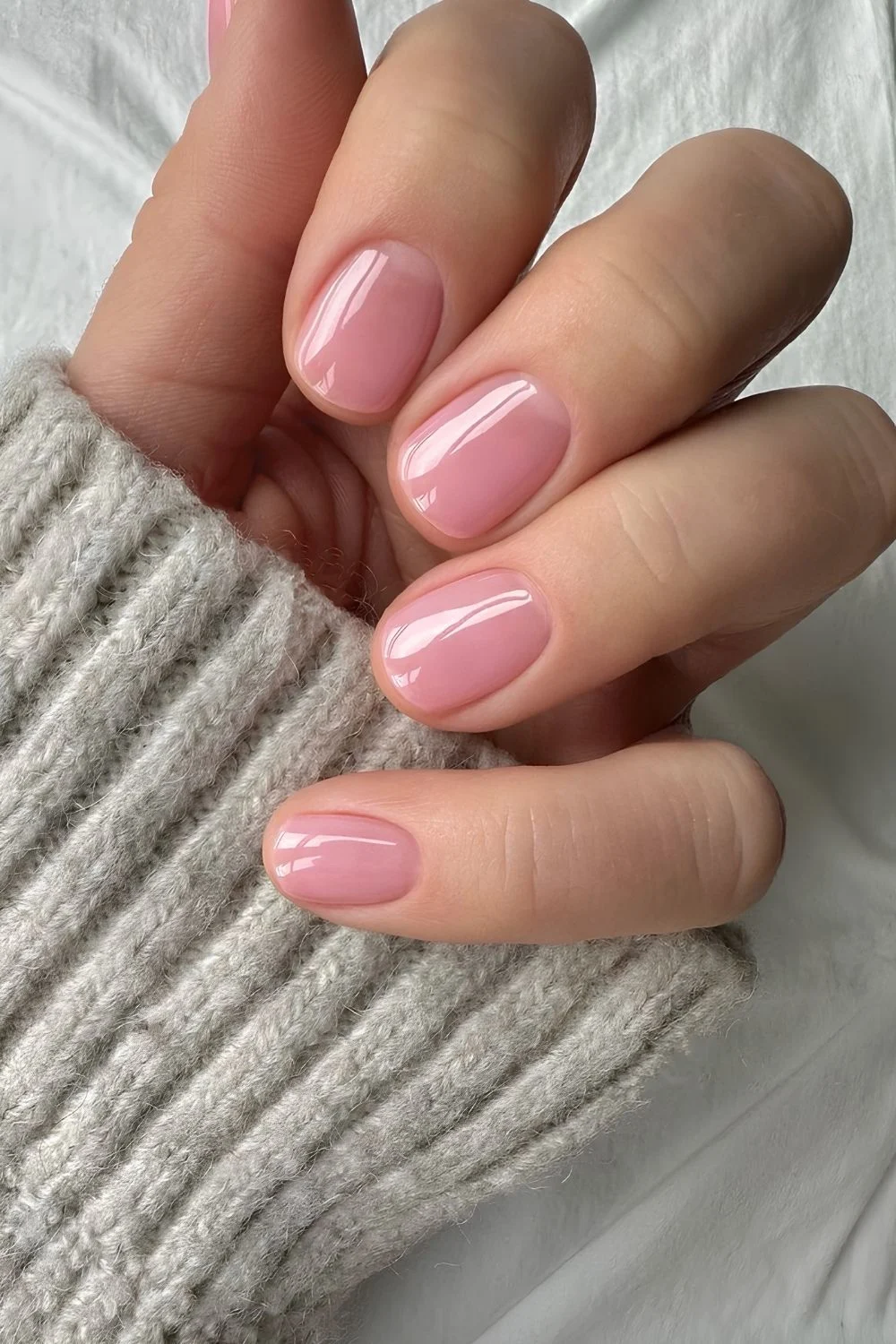 Rosa-Lipgloss-Effekt-Manik&uuml;re