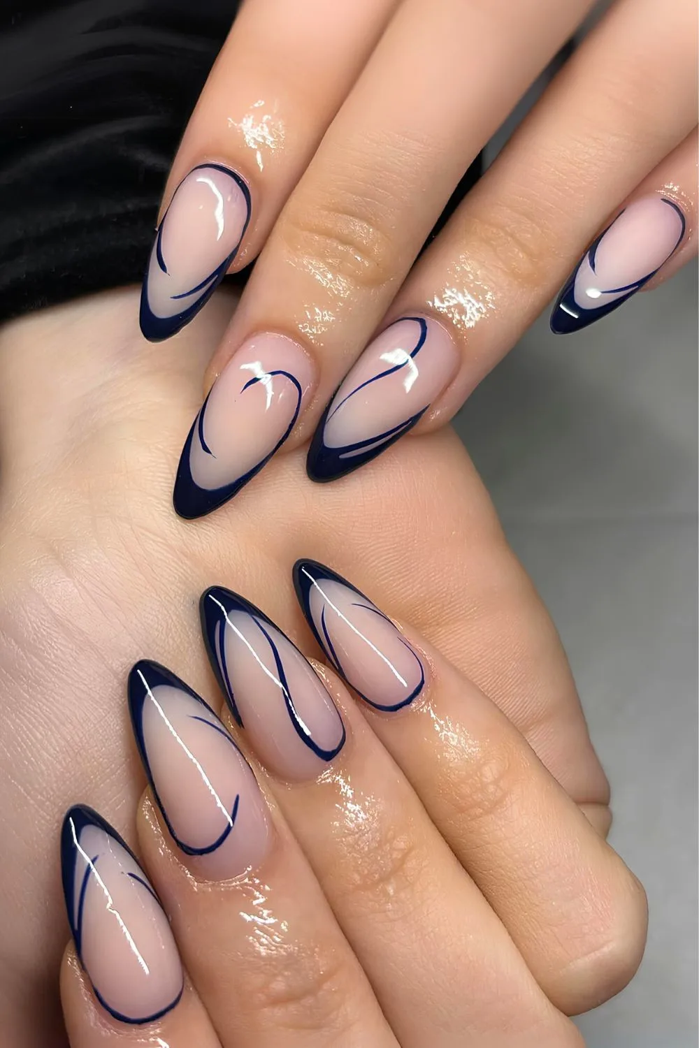 Swirly French Tips in Marineblau