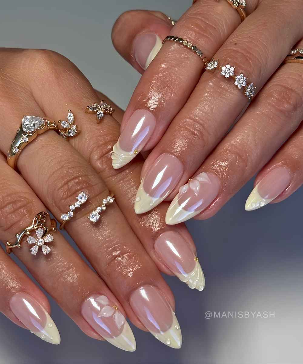 Vanille Chrome French Naegel mit 3D Blumen