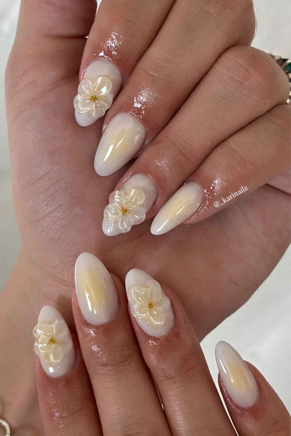 Vanille Manikuere mit Aura und 3D Blumen