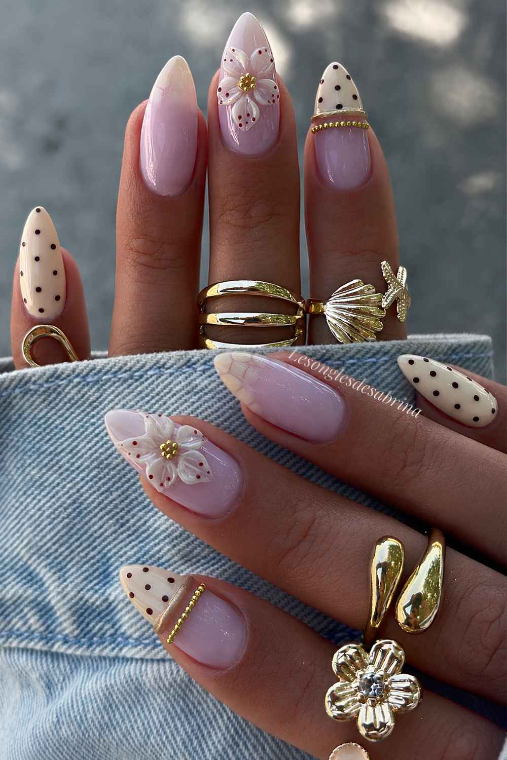 Vanille Naegel mit Punkten und Bangle Art