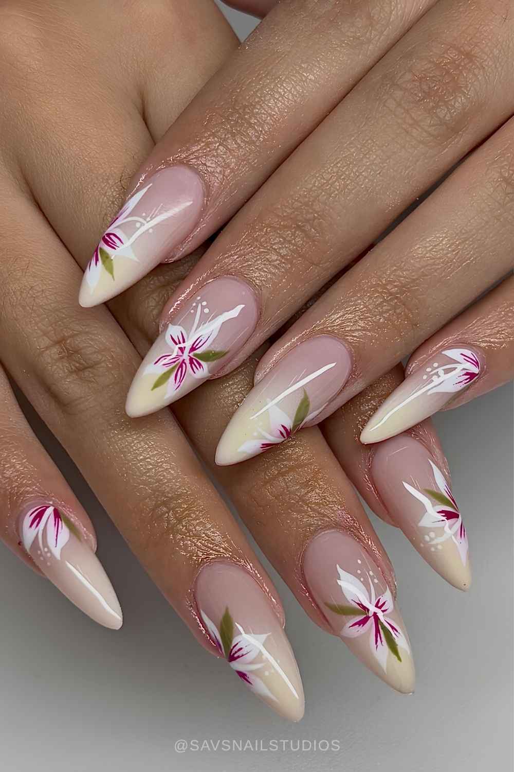 Vanille Ombre Naegel mit Blumen