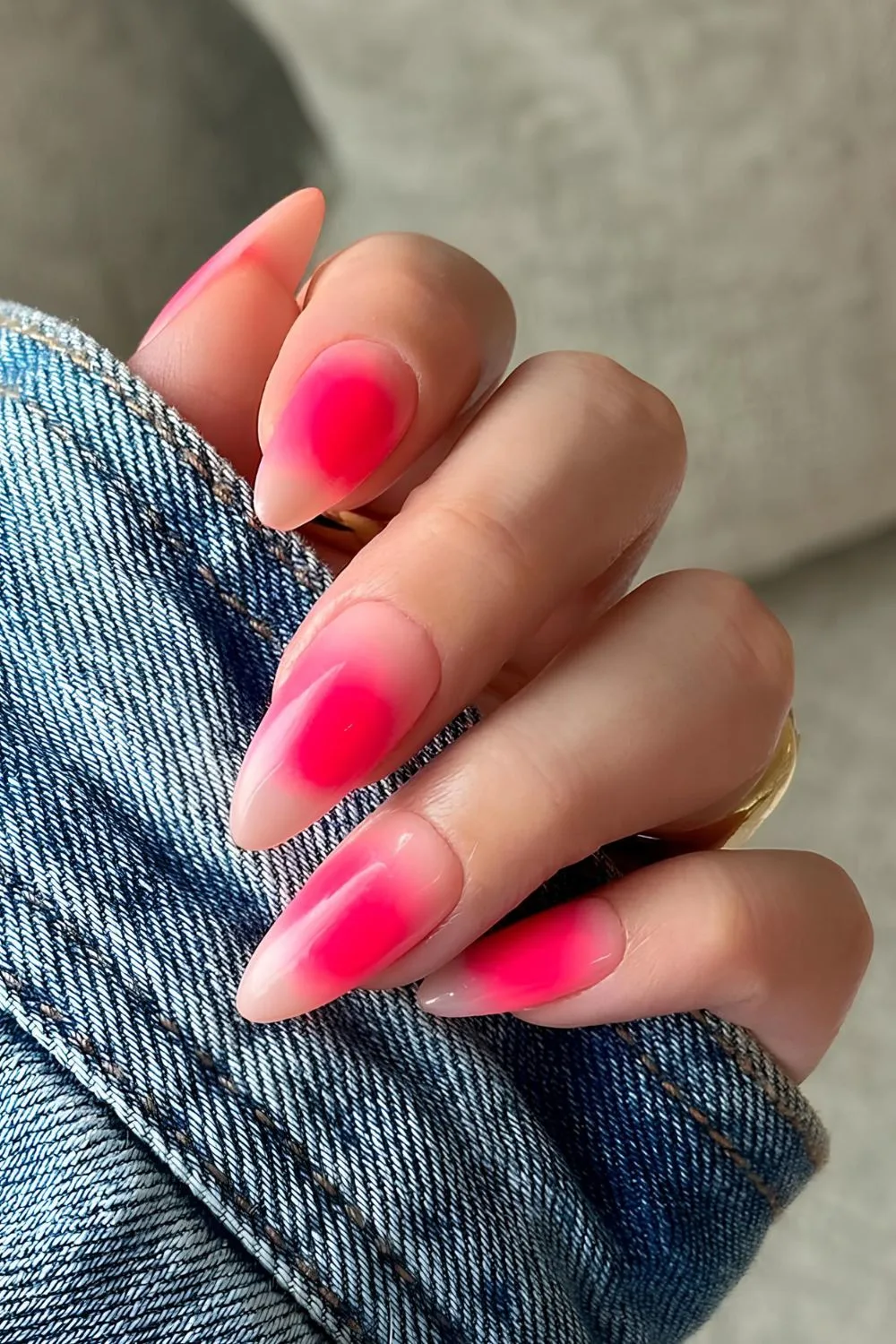 Barbie-Rosa-Aura-Nägel