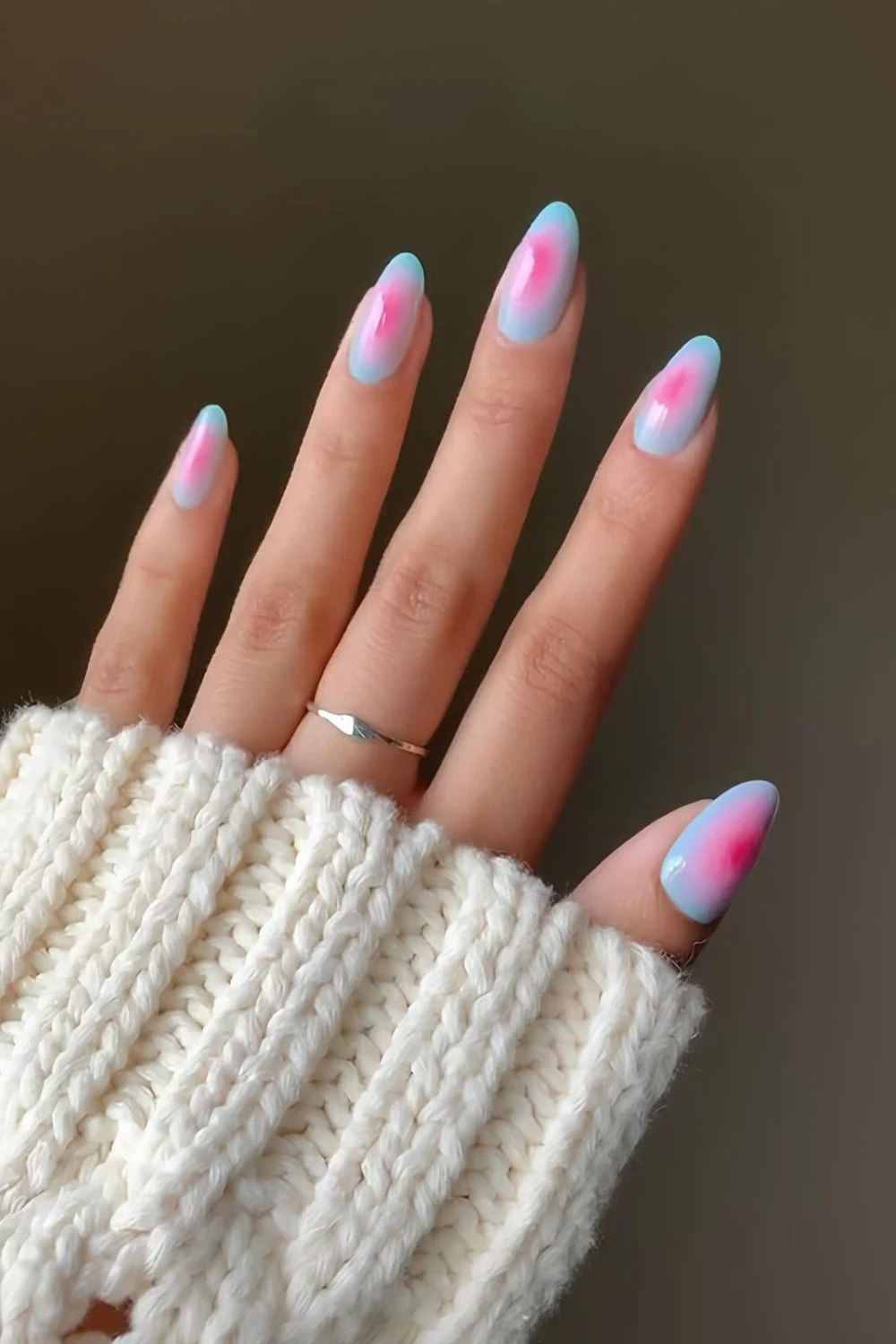 Blau-rosa Aura-Nägel