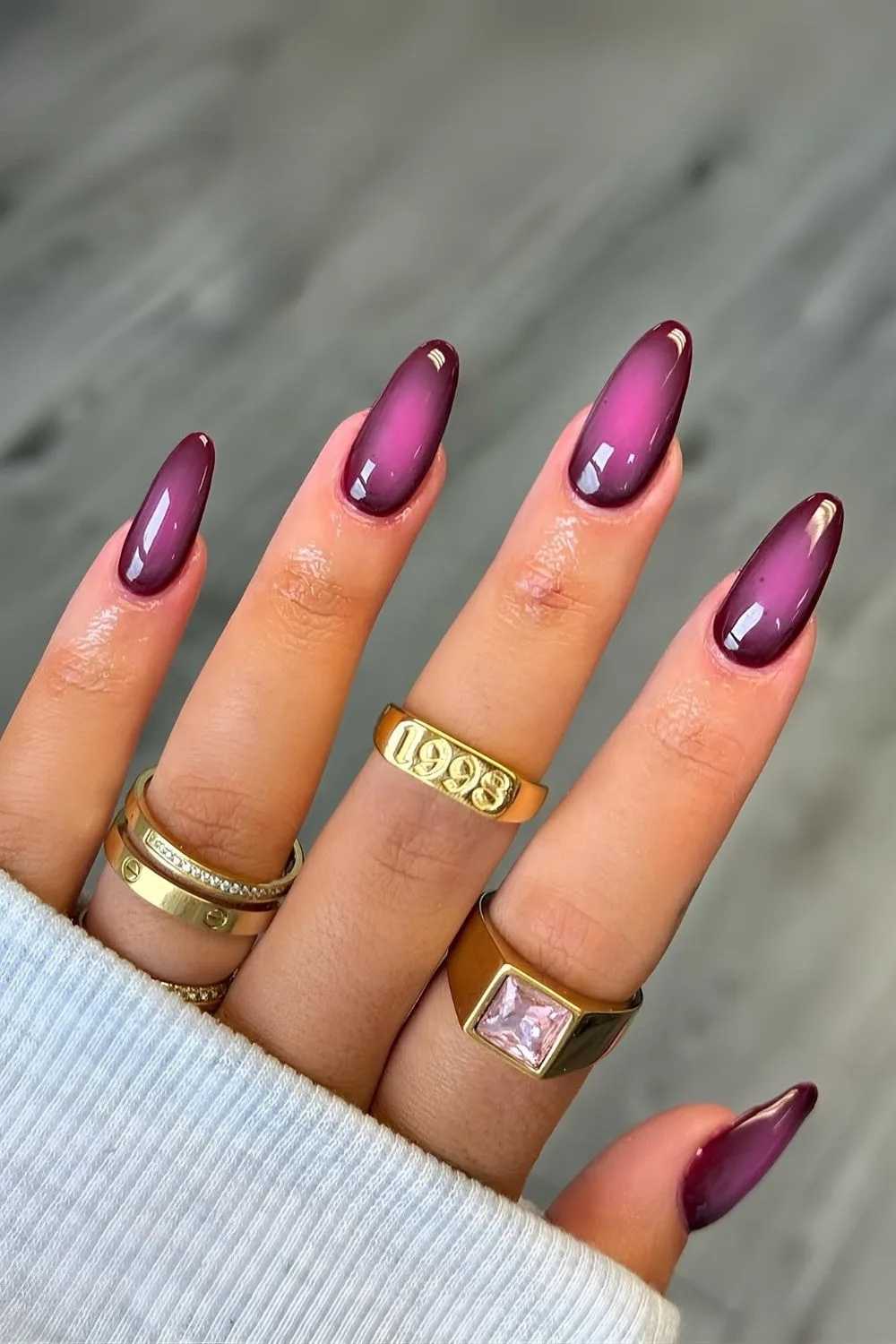 Bordeaux und pinke Aura Naegel