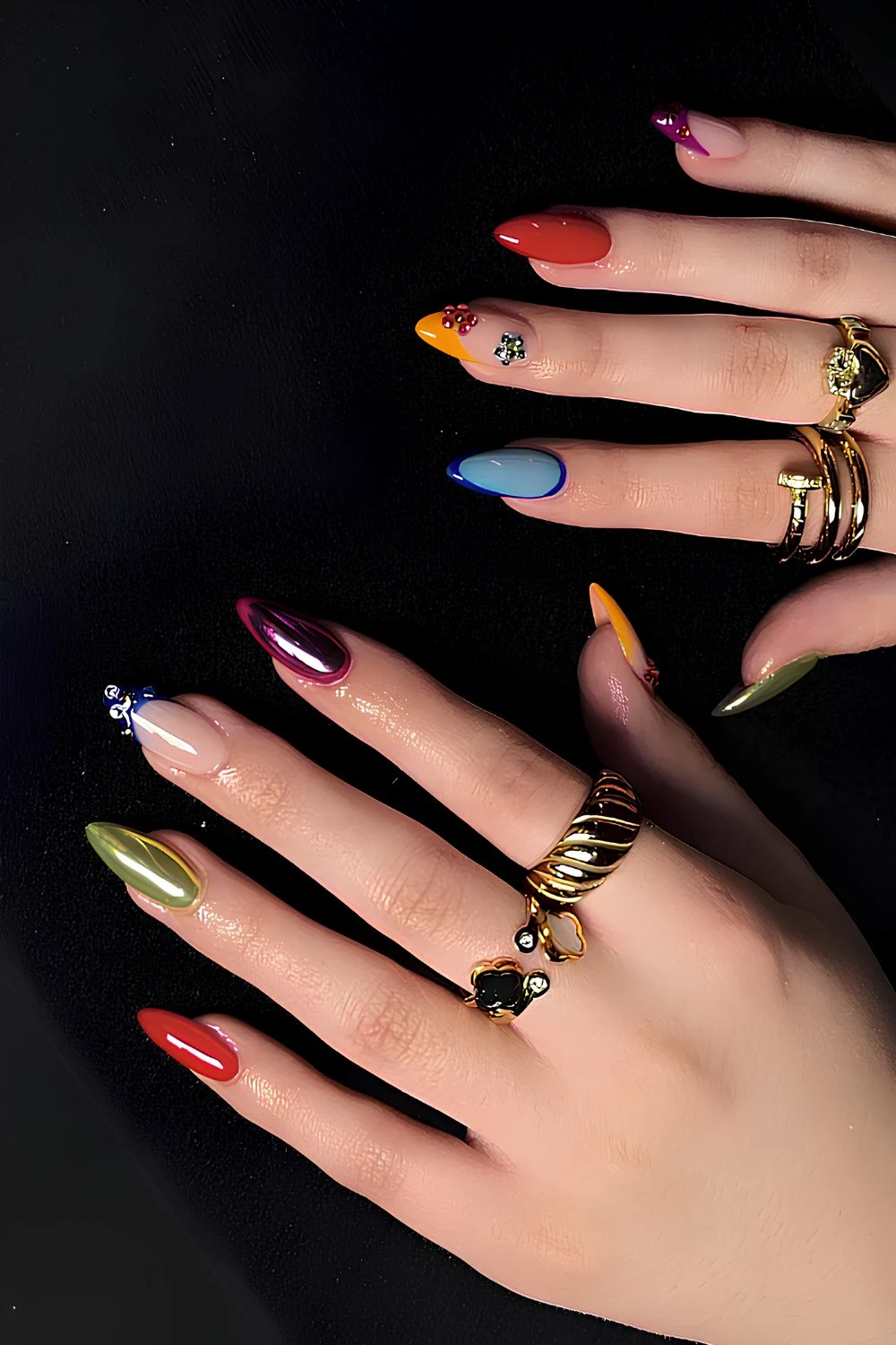 Chrome Skittle Nails mit Strasssteinen