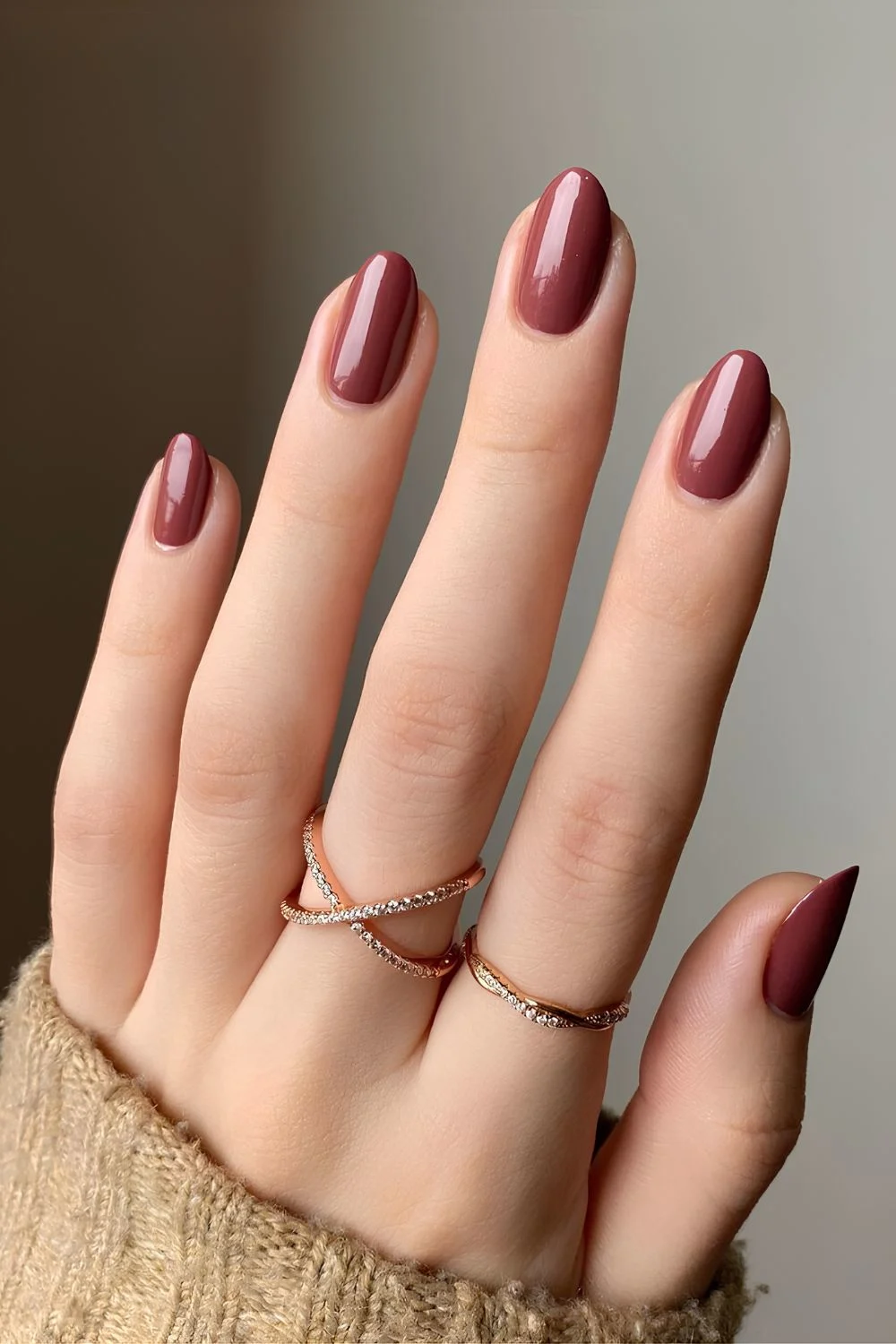 Einfarbige N&auml;gel in Mauve-Taupe