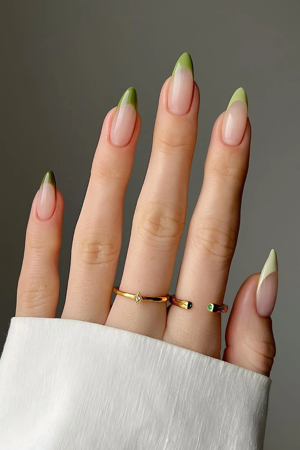 Grüne Skittle-Nägel