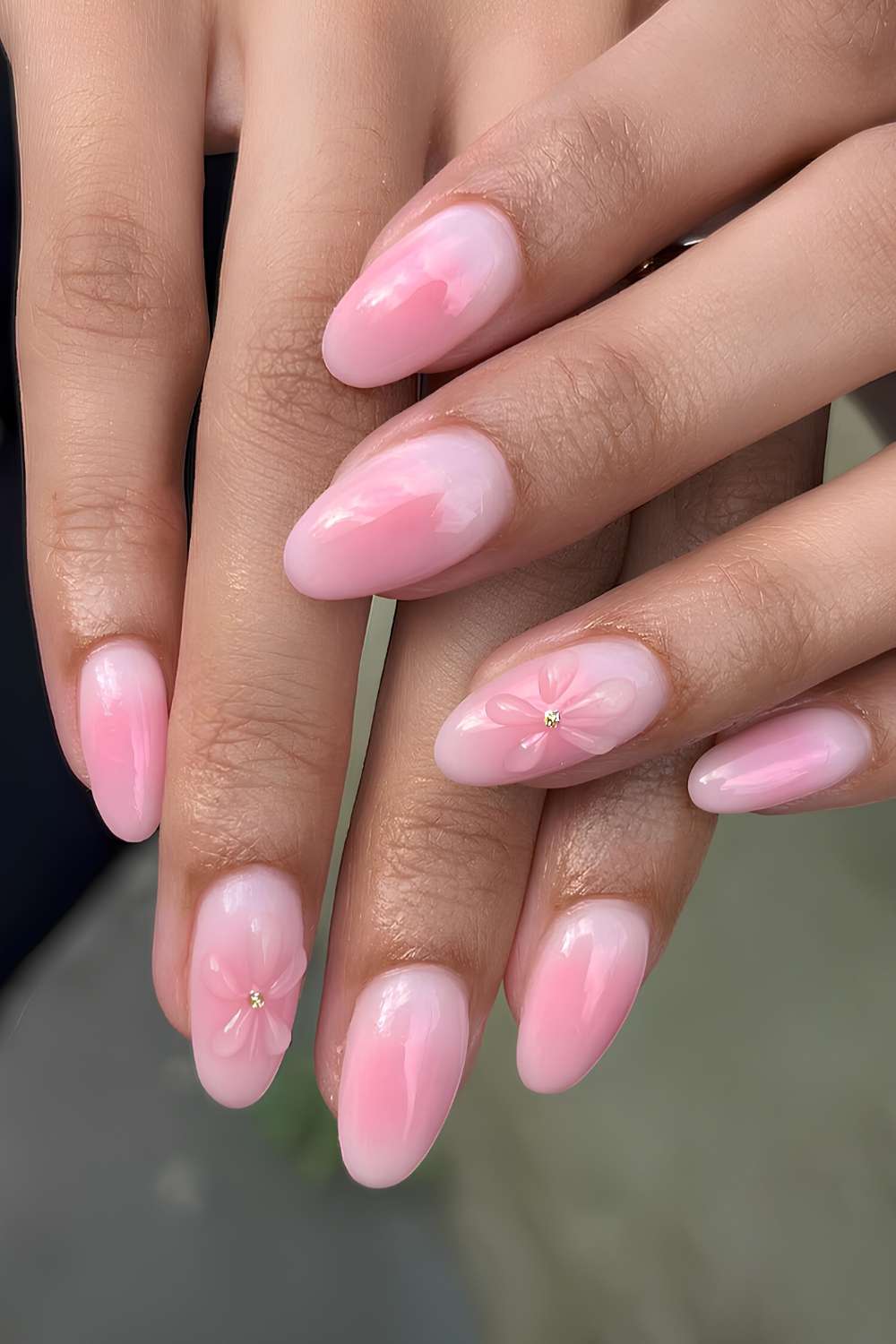Hellrosa Aura Naegel mit Strukturblumen