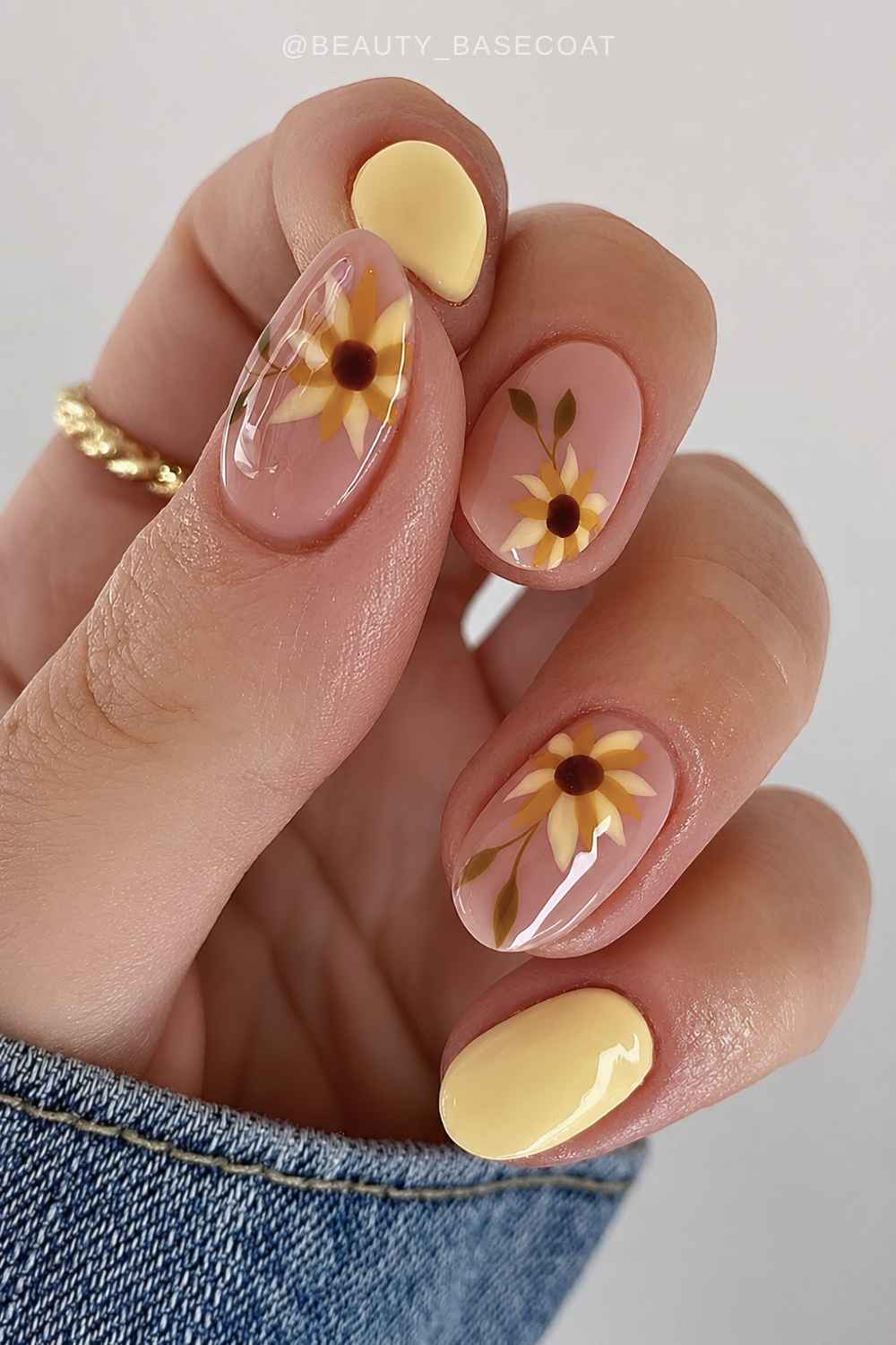 Kurze buttergelbe Sonnenblumen Mani
