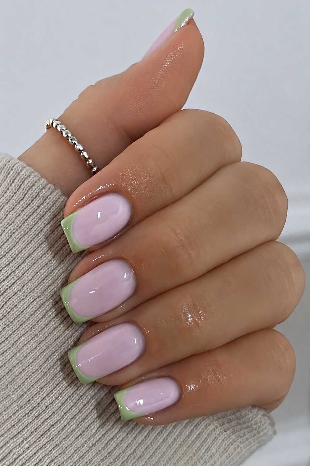 Matcha gruene French Tip Naegel