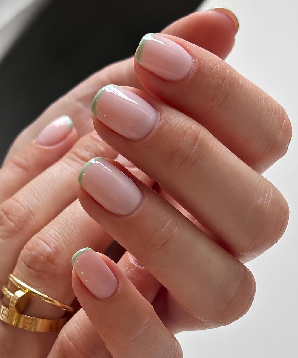 Matcha gruene Micro French Manikuere