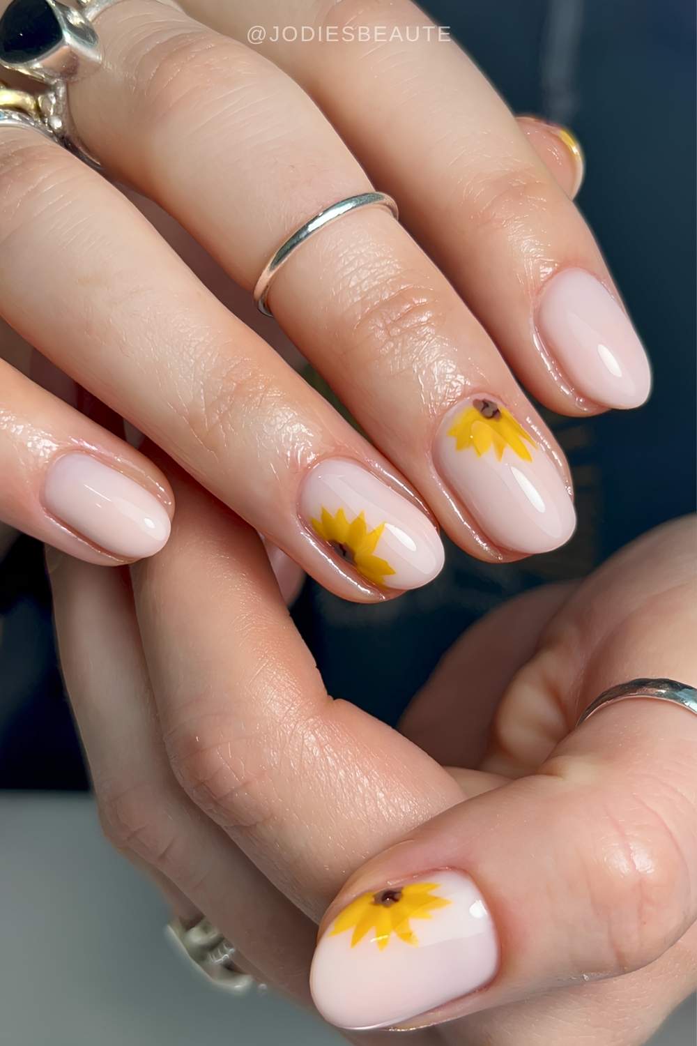 Milchige Mani mit Sonnenblumen