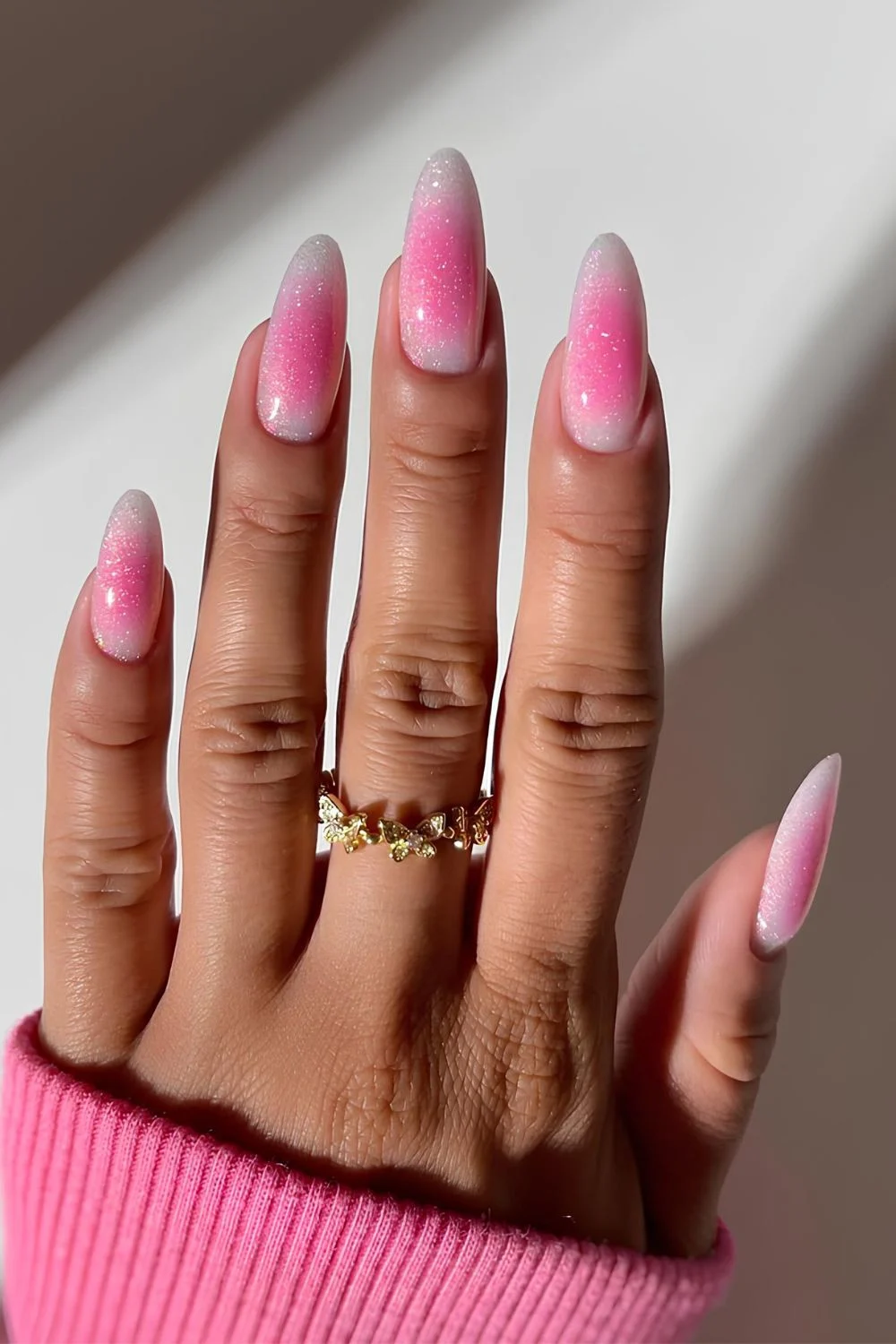 Milchige Rosa-Aura-Glitter-Nägel