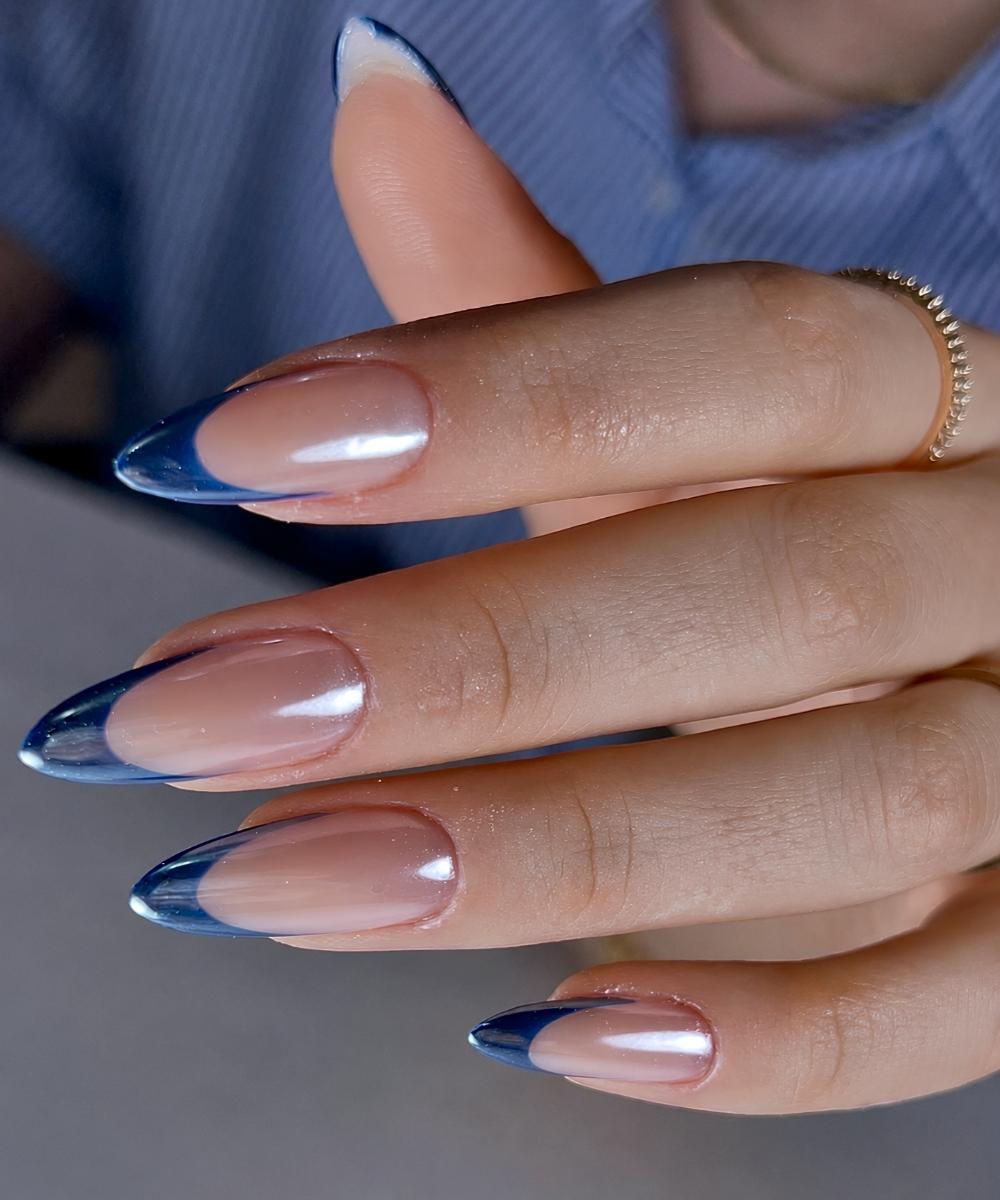 Navyblaue Chrome French Nails