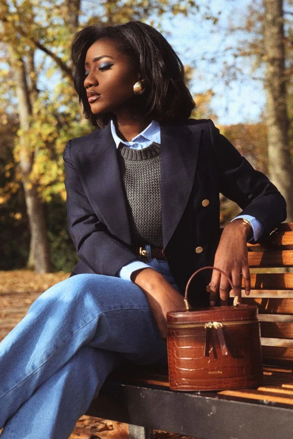 Preppy und elegantes Jeans-Outfit