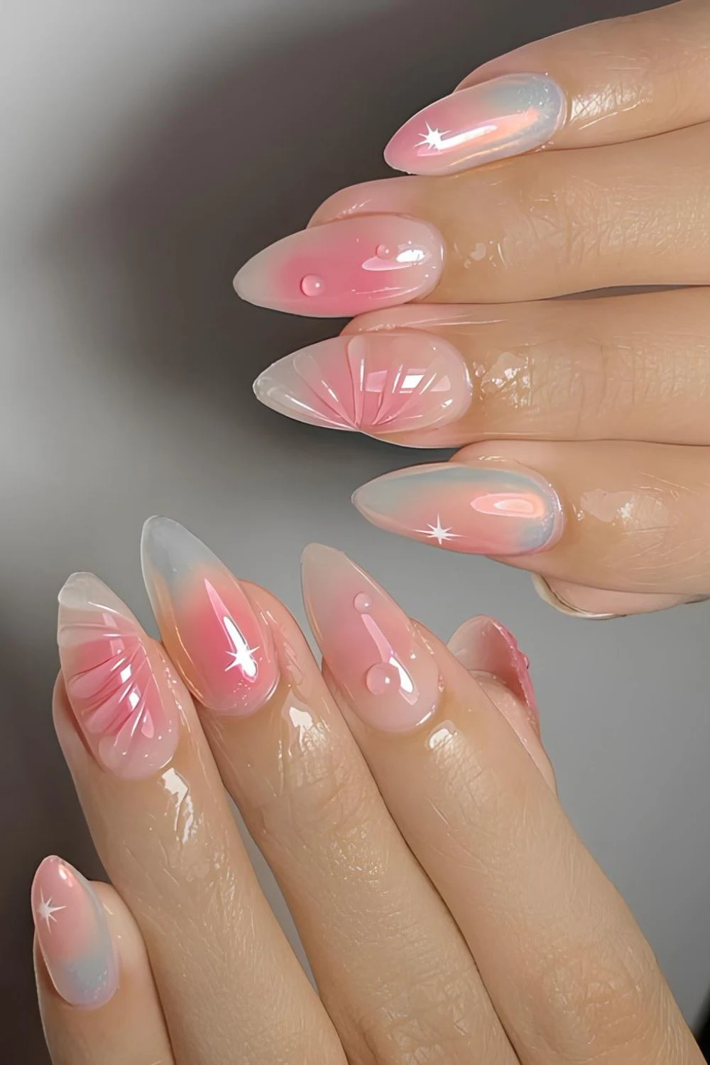 Rosa-Aura-Chrome-N&auml;gel mit Perlmutt-Glow