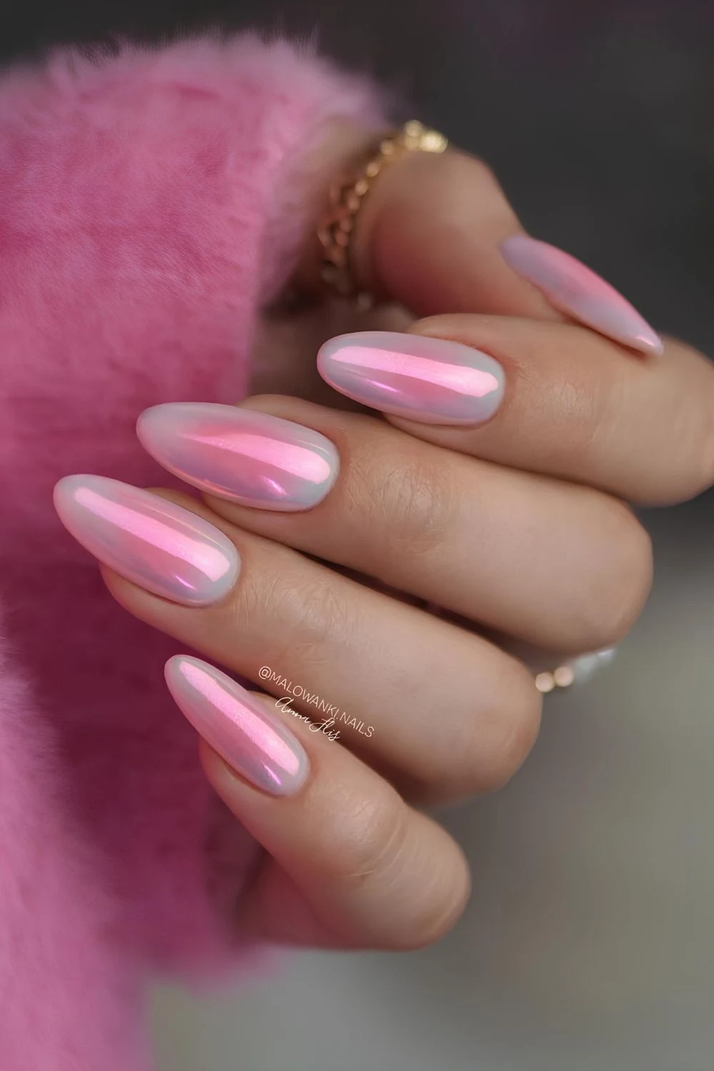 Rosa-Aura-Chrome-Nägel