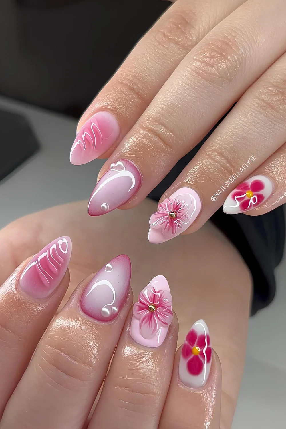 Rosa-Aura-Nägel mit Mix-and-Match-Design