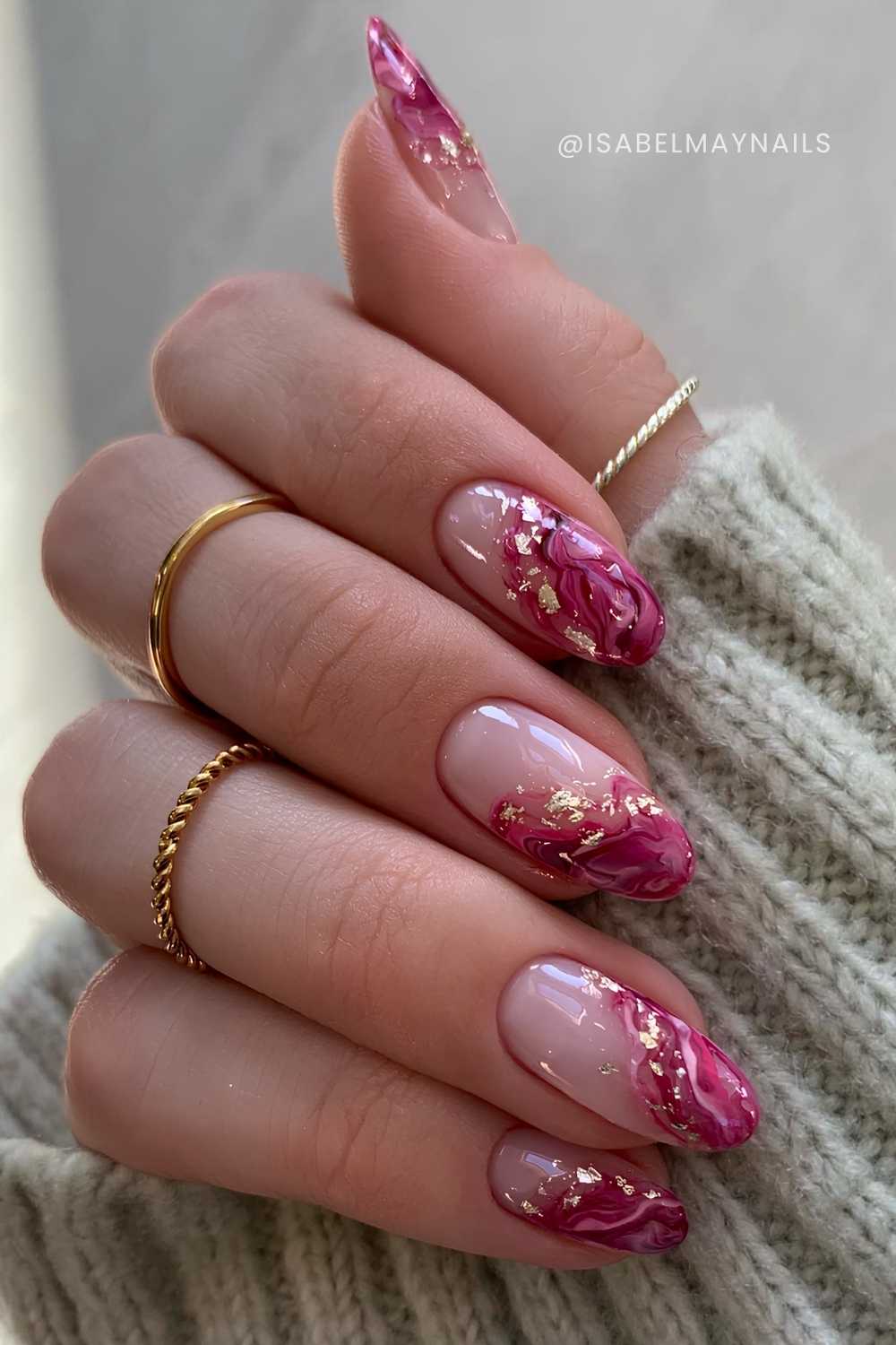 Rosa Marmor Naegel mit Goldfolie
