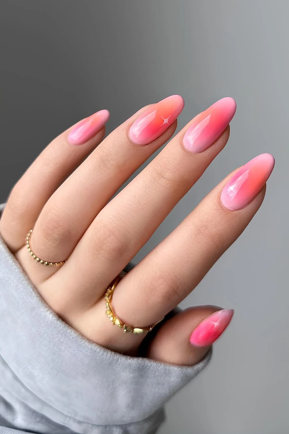 Rosa-orange Aura-Nägel