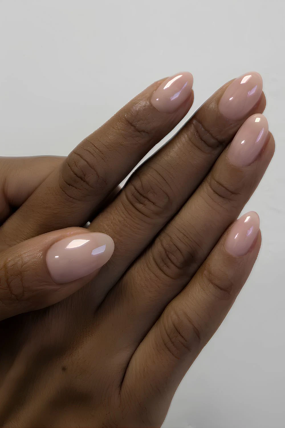 Runde milchige Soap-Nägel