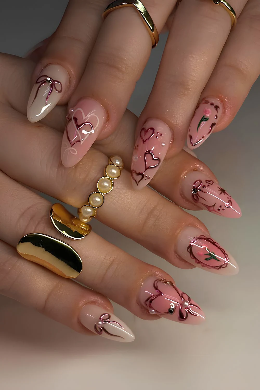 Rosa Aura-Mani mit metallischen Schleifen und Herzen