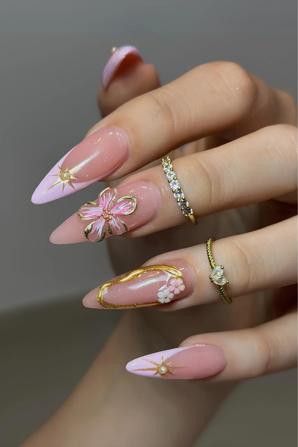 3D Blumen Maniküre in Rosa und Gold