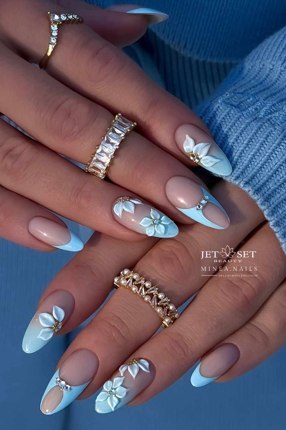 Babyblaue Naegel mit 3D Blumen und Strass