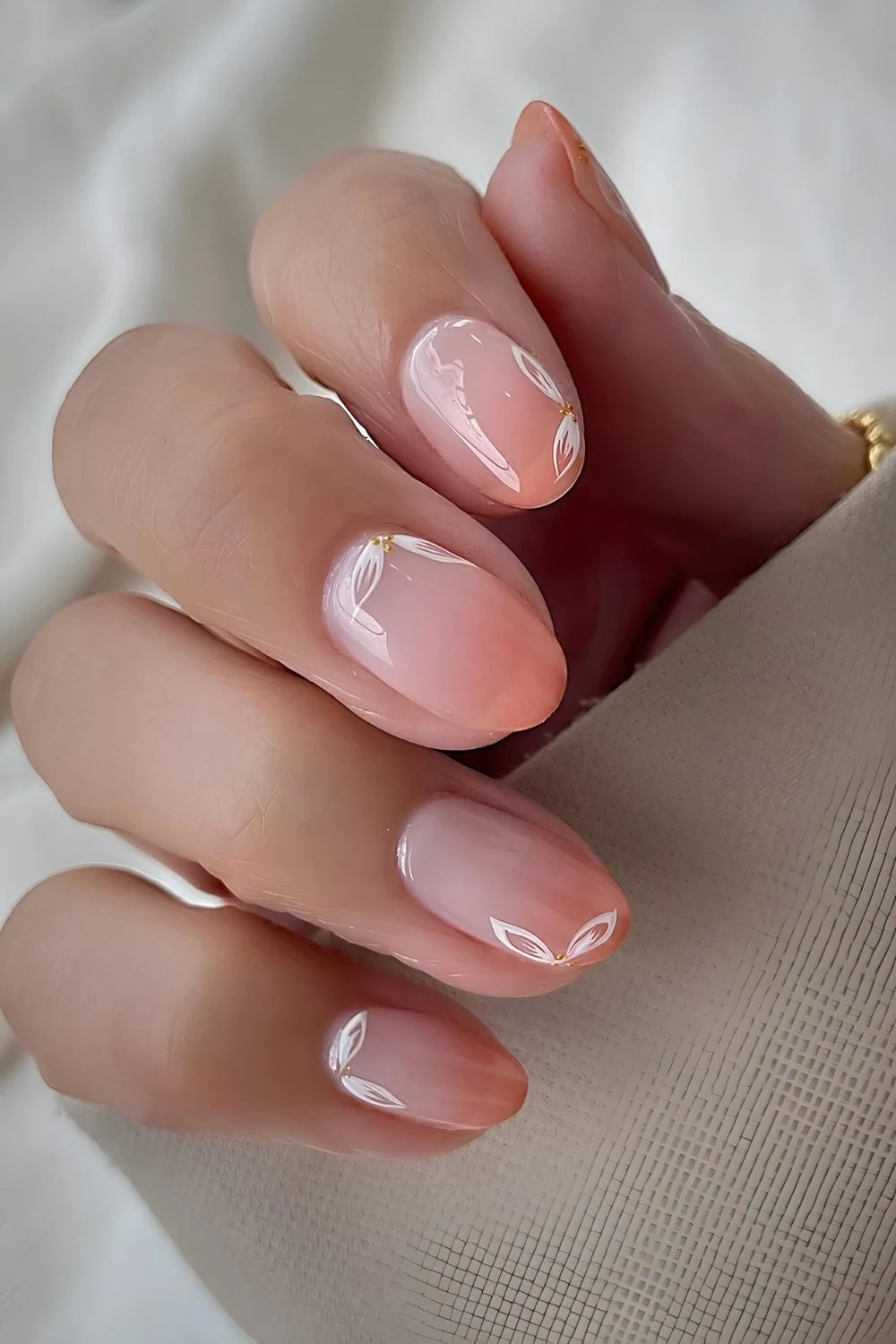 Babykoralle im Ombre-Look mit floralen Akzenten