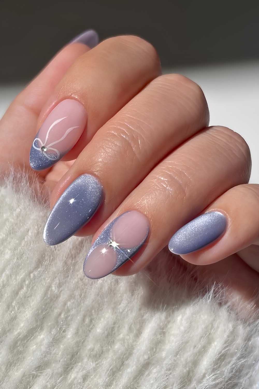 Blaue Cat Eye Naegel mit Schleifen und Strass