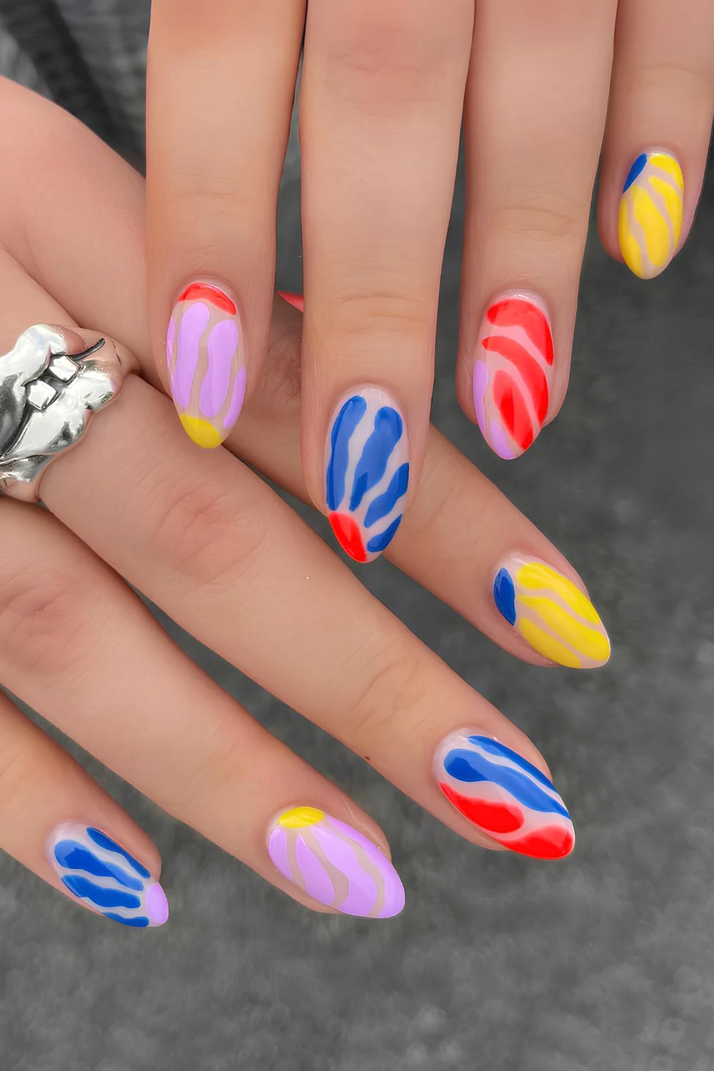 Bunte Bl&uuml;ten N&auml;gel