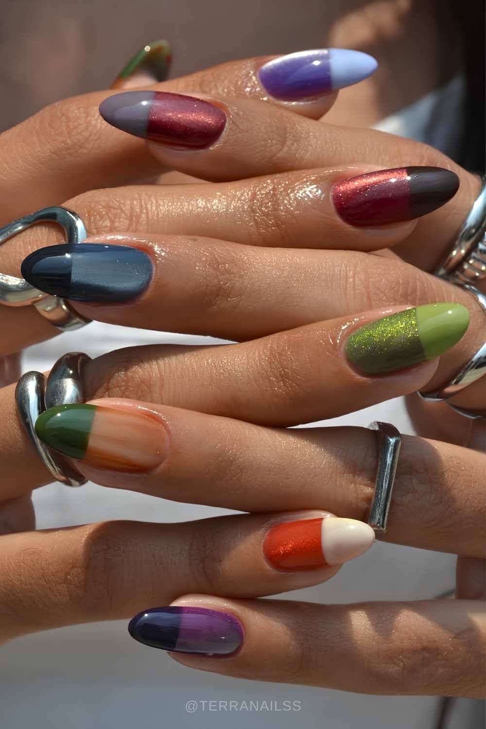 Bunte Cat Eye Naegel in Pillenform