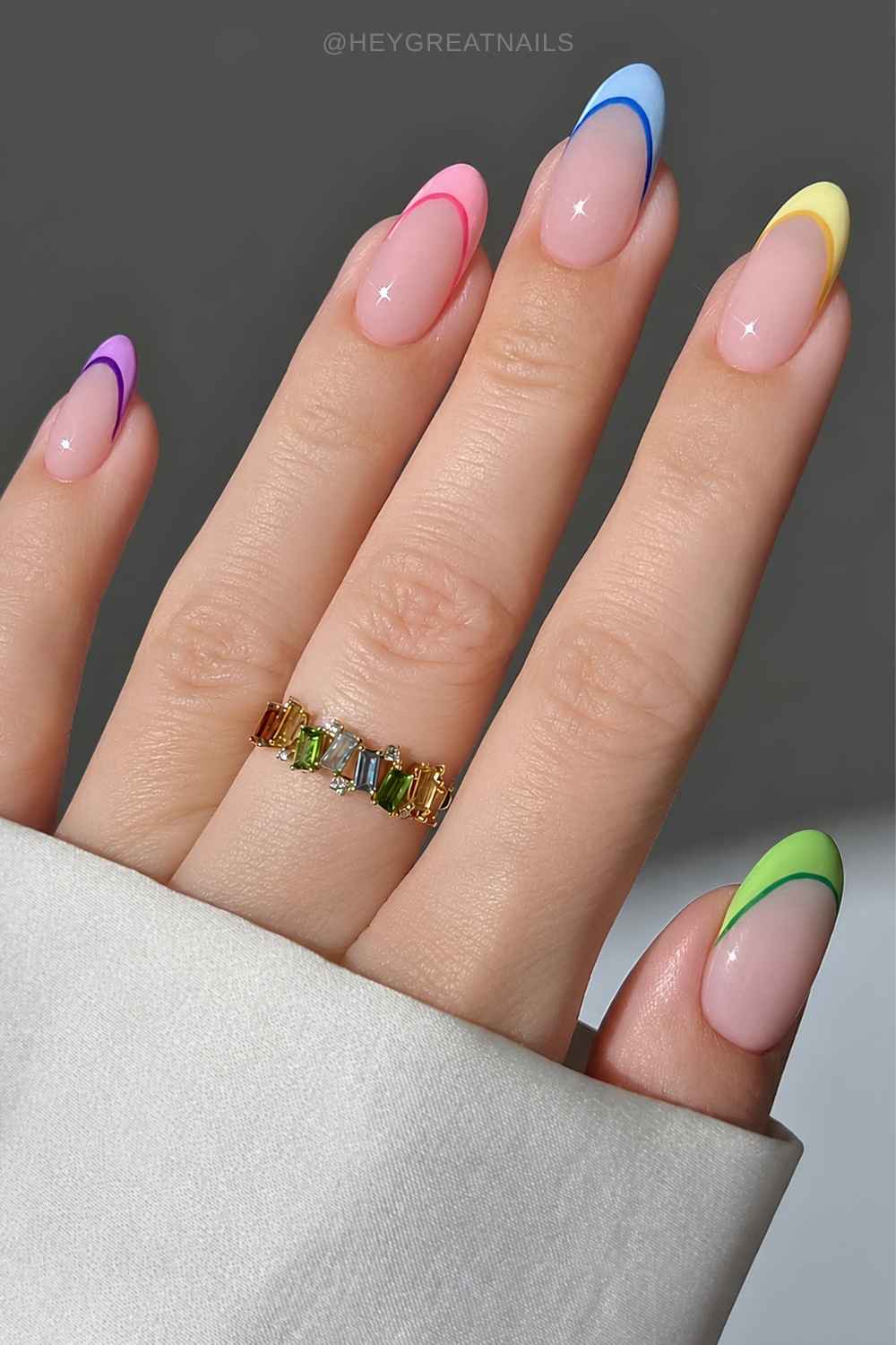 Bunte French Naegel mit Umrandung