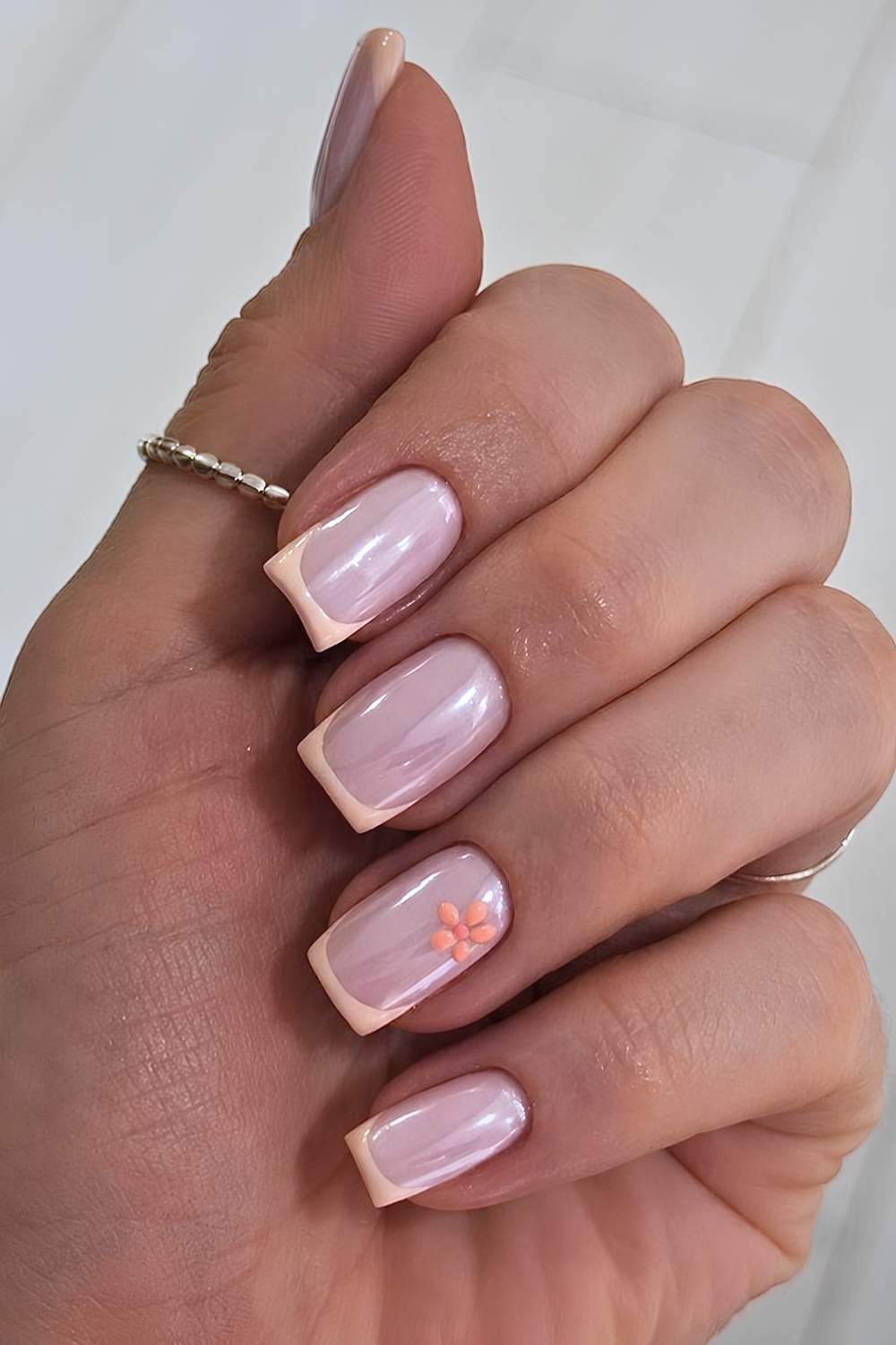 Chrome Pfirsich French Mani mit Blueten