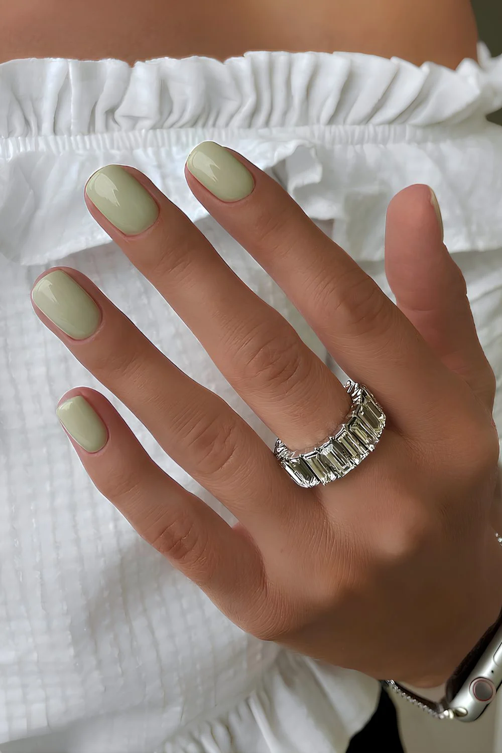 Einfarbige Pistaziengrüne Maniküre