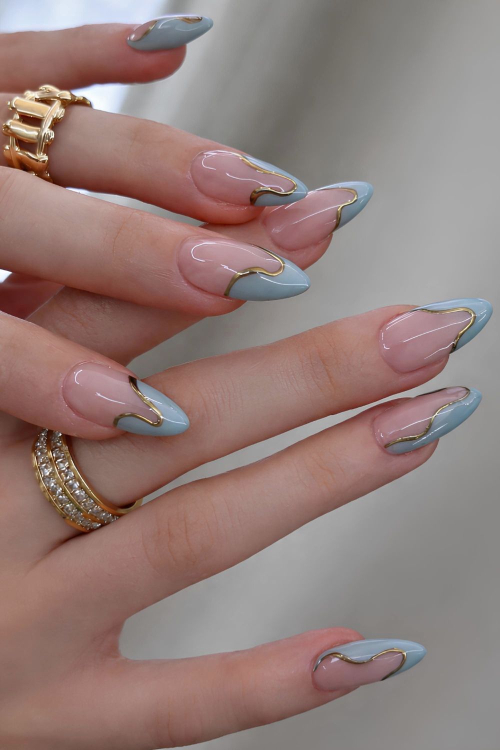 Gedampfte blaue French Nails