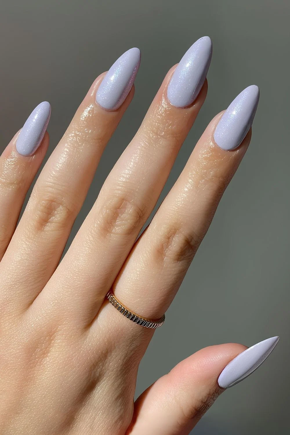 Glazed Periwinkle-Nägel mit zartem Schimmer