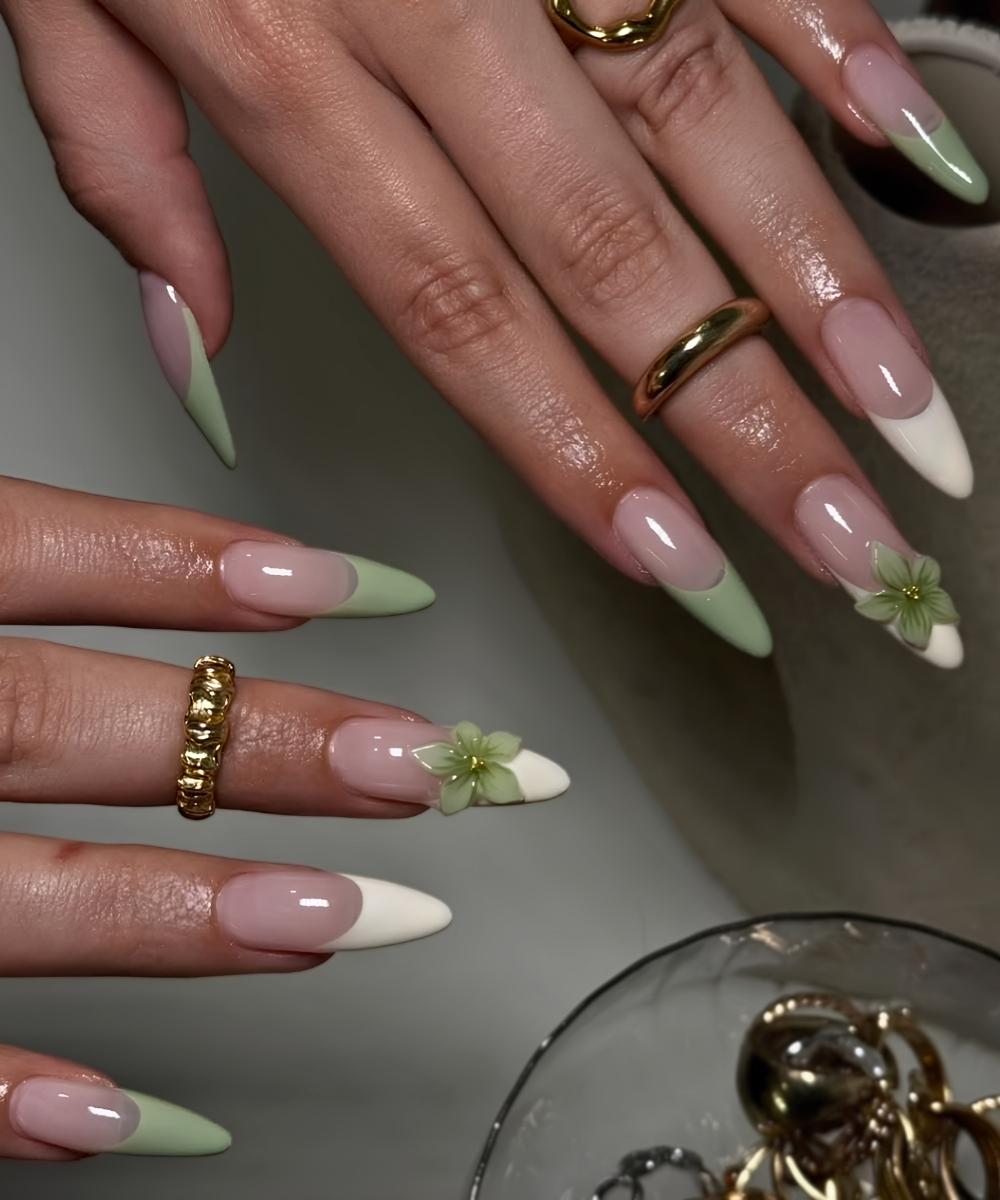 Gruene weisse Naegel mit 3D Blumen
