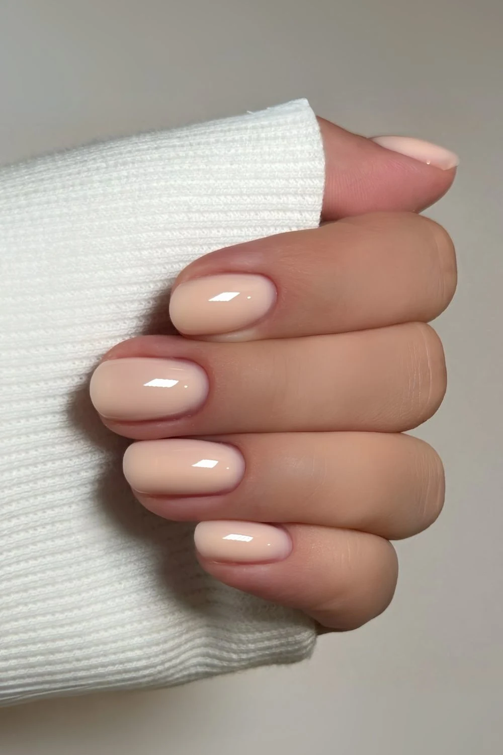 Helle pfirsichfarbene Uninägel