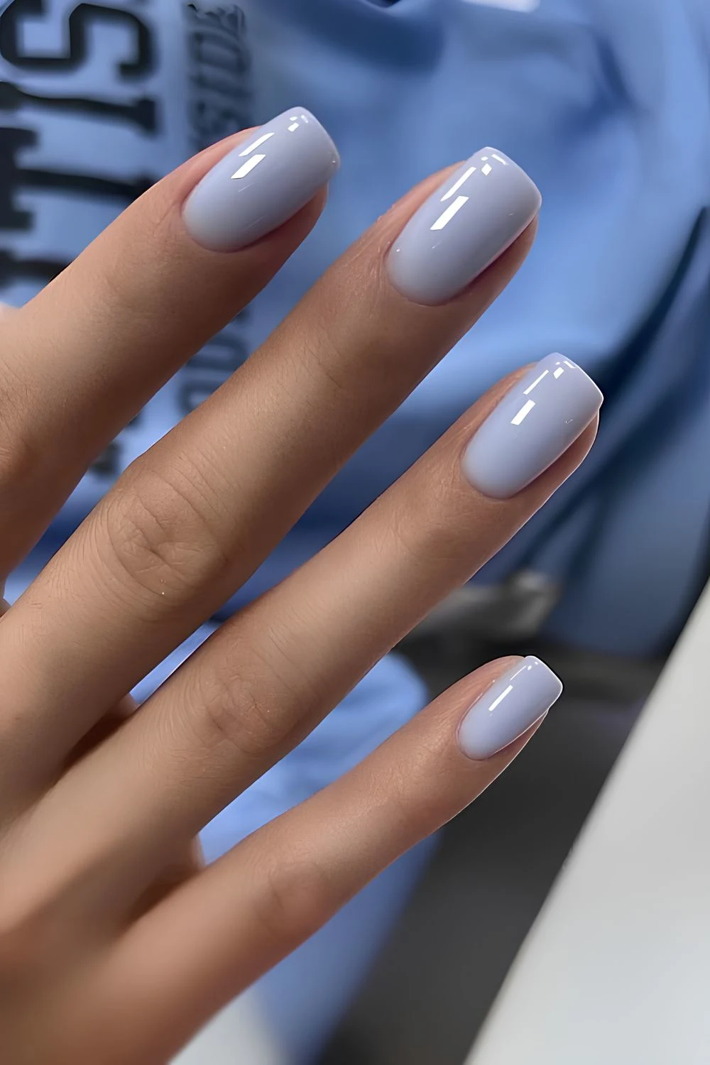 Kurze Nägel in Periwinkle