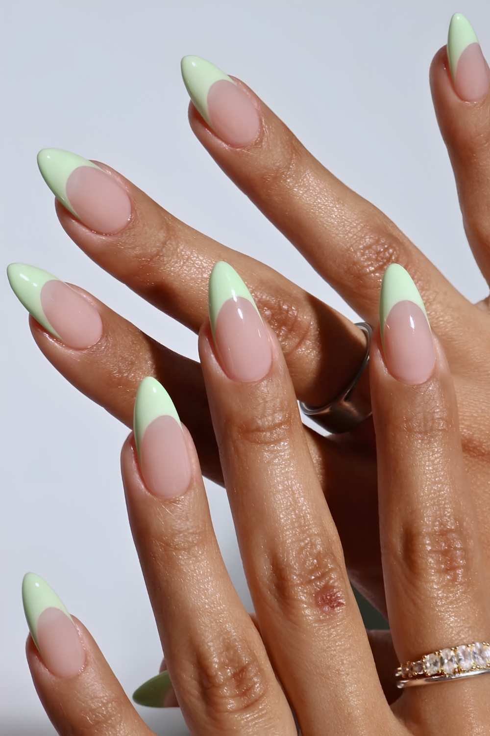 Mintgruene Deep French Nails