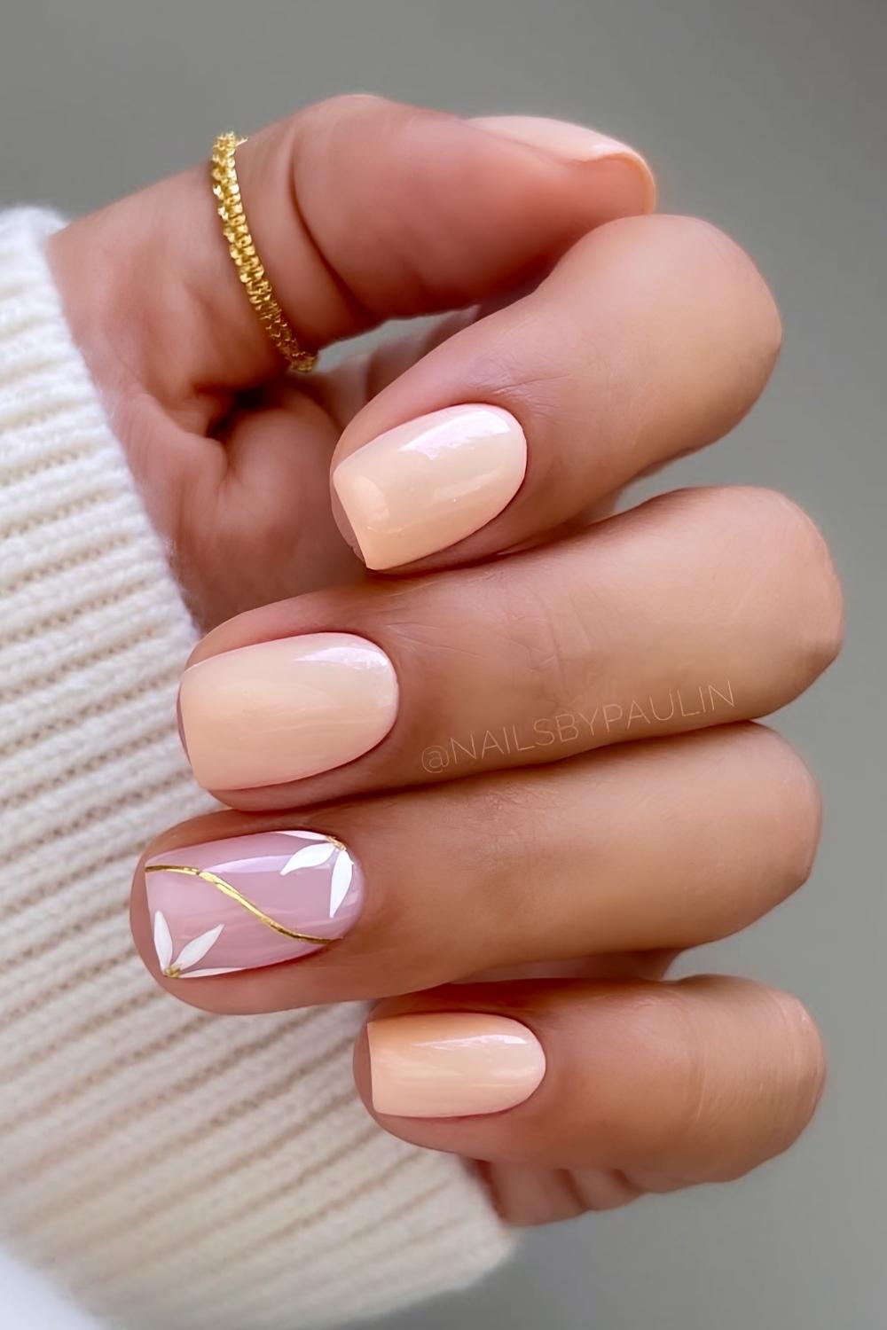 Pastell Pfirsich Naegel mit Blueten