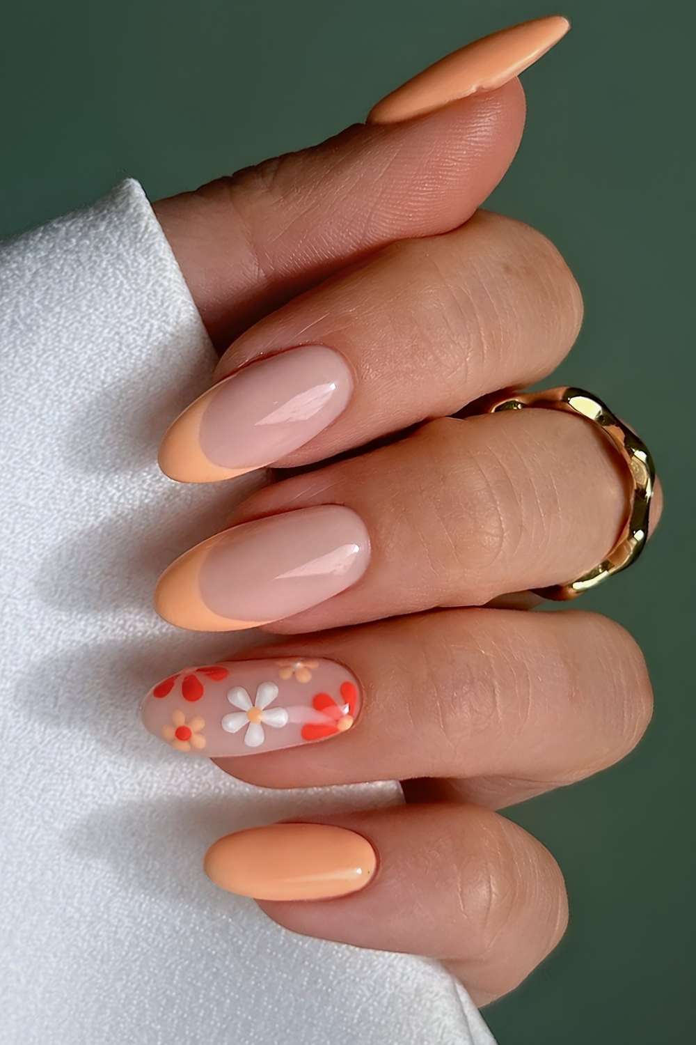 Pfirsich Mani mit roter Blumen Art